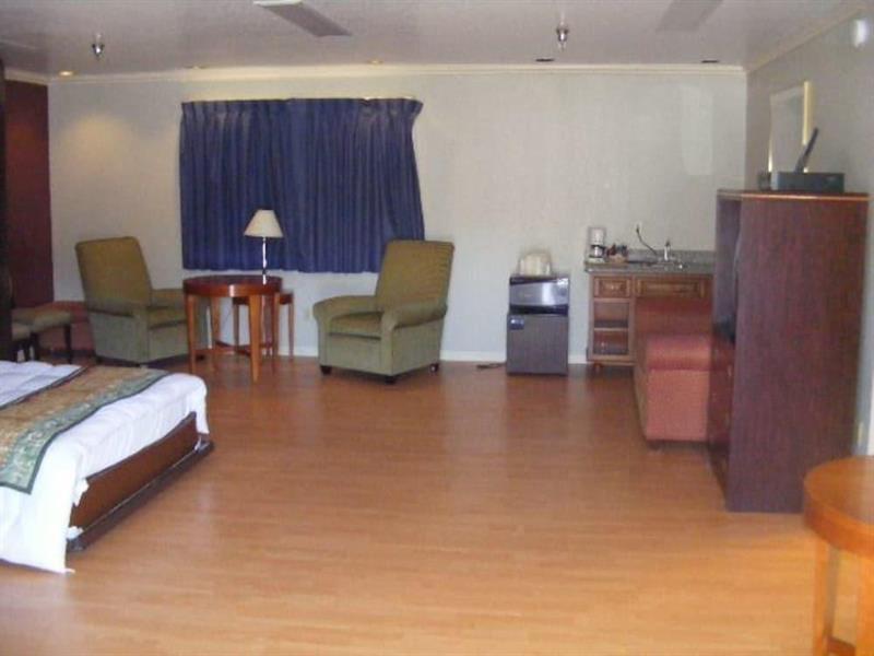 Inn At King City Buitenkant foto